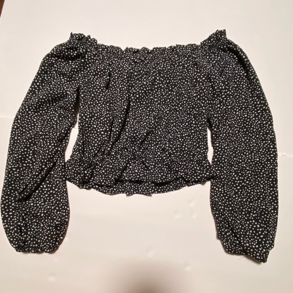 Off the Shoulder Blouse - Picture 2 of 4